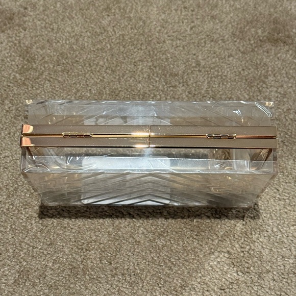 Transparent Clutch - Picture 3 of 8
